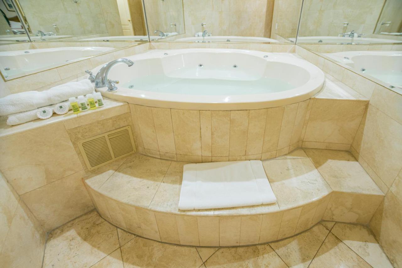 Miraflores Colon Hotel 4*