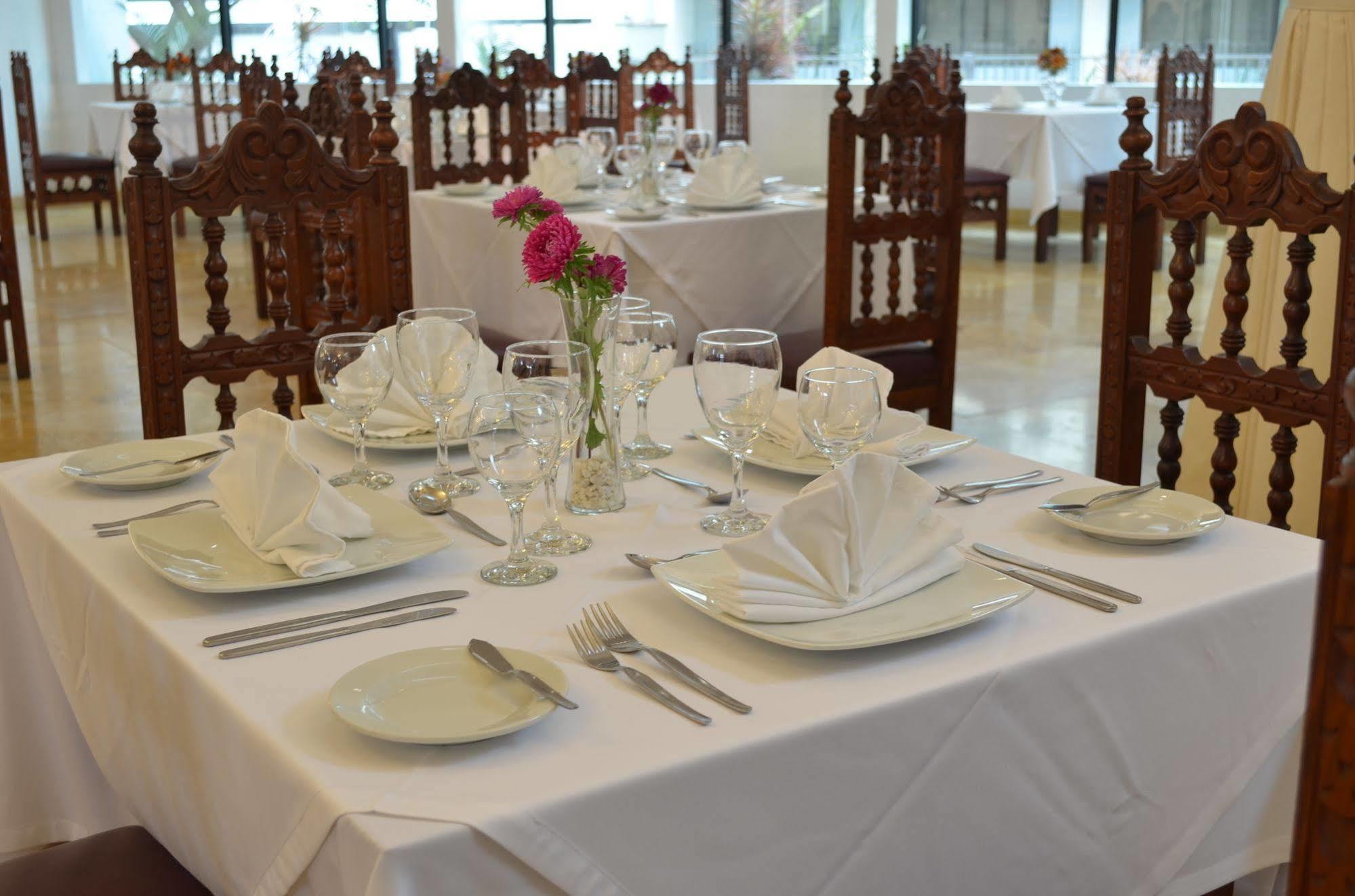 Miraflores Colon Hotel